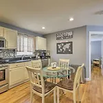 Renovated Boston Apt - Walk To Downtown Transit!
