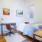 4Br 1,5Bh Comfy Newly Renovated Apt