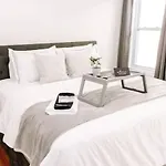Apartment 5br Triple Decker - 15 Mins To *