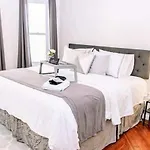 Apartment 5br Triple Decker - 15 Mins To Boston