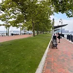 Homestay Piers Park Lane Shared House *