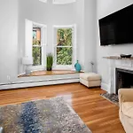 Brownstone Townhouse In Fenway *
