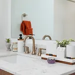 Back-bay Penthouse Downtown & Parking & Gym