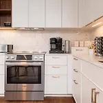 Back-bay Penthouse Downtown & Parking & Gym Apartment Boston