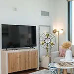 Back-bay Penthouse Downtown & Parking & Gym