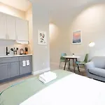 Bright Modern Studio In The South End