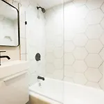 Bright Modern Studio In The South End