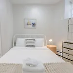 Quaint Studio Apt Steps From Back Bay