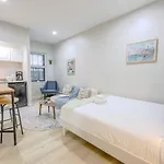 Old Charm Near Back Bay Apartment