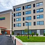 Express By Ihg Hotel 3*