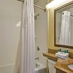 Express By Ihg Hotel 3*
