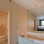 Express By Ihg Hotel 3*