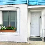 Eagle\'S Landing - Logan Airport