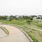 Eagle\'S Landing - Logan Airport