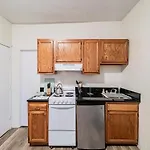 Cozy Near Massart & Longwood, 3-min Walk To T Apartment Boston