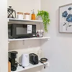 Apartment Cozy Near Massart & Longwood, 3-min Walk To T