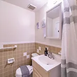 Apartment Cozy Near Massart & Longwood, 3-min Walk To T *