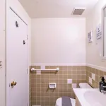 Apartment Cozy Near Massart & Longwood, 3-min Walk To T Boston