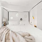 Apartment Family In With Pool Gym & Balcony - Perfect Boston