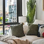 Family In With Pool Gym & Balcony - Perfect Apartment Boston
