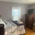 Boston Private Bedroom Near Train&Buses