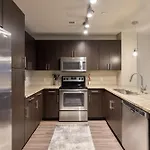 Stylish Apt Downtown Seaport