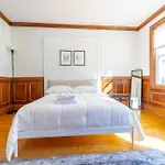 152 Quite & Bright & Spacious Apt In Brighton