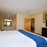 Express By Ihg Hotel 3*