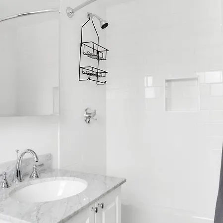 Chestationut Hill 2br W Wd Residential Area Bos-609 * Boston