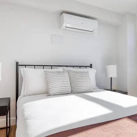 South 2br W Gym Wd Nr Carson Bos-795 * Boston