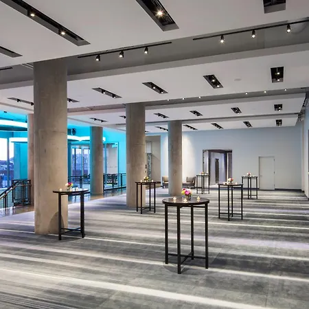 Aloft By Marriott Seaport District Hotel 4*