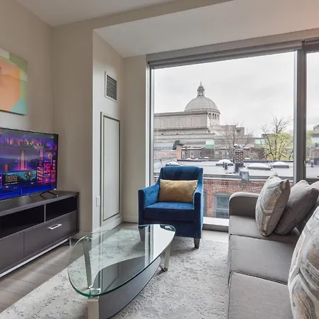 Modern Back Bay Apartment *
