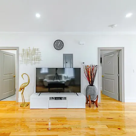 Apartment Modern 3Br & 3Ba Boston Apt - Patio, Bathtub, Walk To Red Line 82 Boston