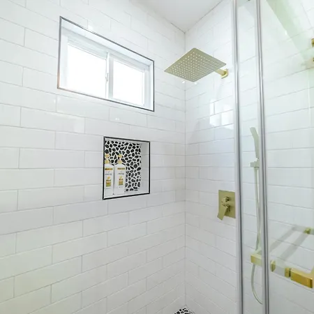 Modern 3Br & 3Ba Boston Apt - Patio, Bathtub, Walk To Red Line 82 Apartment