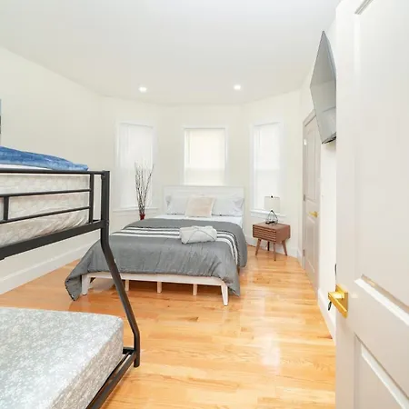 Apartment Modern 3Br & 3Ba Boston Apt - Patio, Bathtub, Walk To Red Line 82 Boston