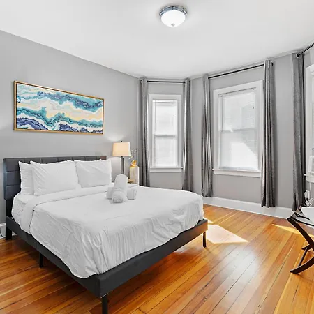 Apartment Spacious Near Ashmont *