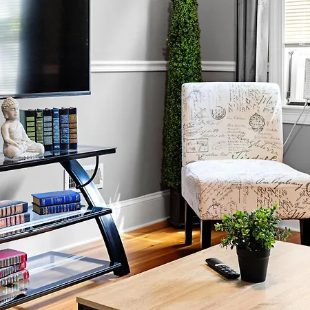 Spacious Near Ashmont Apartment