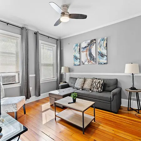Apartment Spacious Near Ashmont