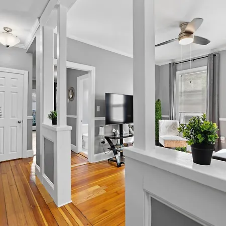 Apartment Spacious Near Ashmont