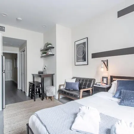 Downtown W Fast Wifi, Keyless Entry Apartment