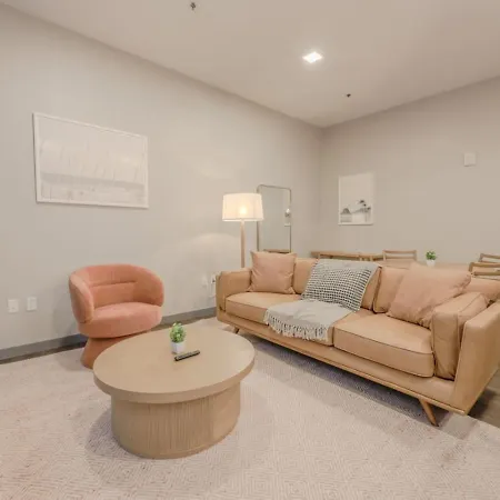 Elegant 2 Bedroom Prime Location *