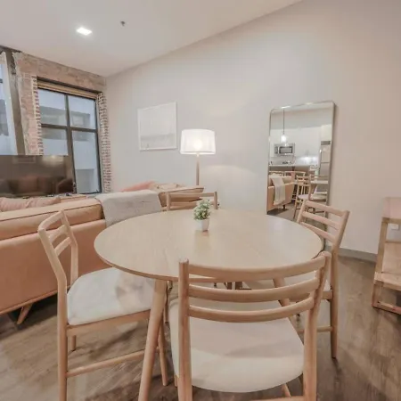 Elegant 2 Bedroom Prime Location *