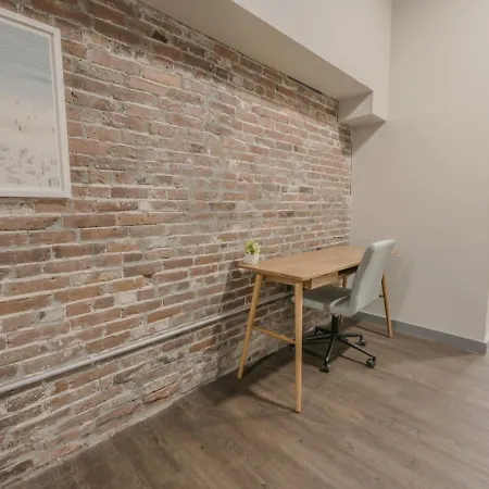 Elegant 2 Bedroom Prime Location Boston