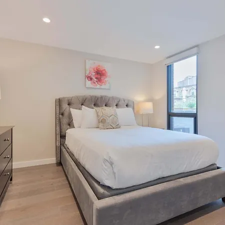 Chic North End Escape Near Waterfront Apartment