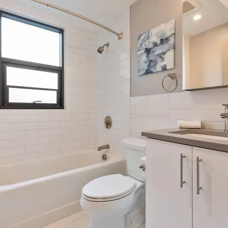 Chic North End Escape Near Waterfront Apartment *