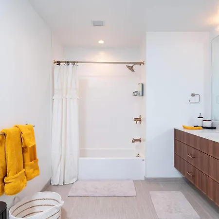 Back-bay Upscale Rooftop & Parking * Boston