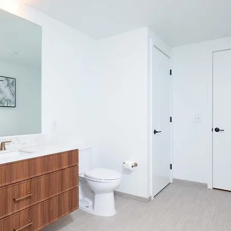 Back-bay Upscale Rooftop & Parking Apartment