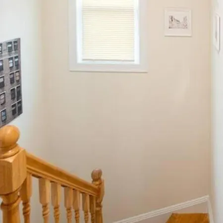 Breezy 3Br Boston Apt - Bathtub, Parking, Tv, Walk To Train 803 Apartment Boston