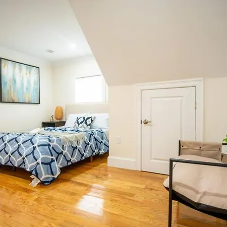 Breezy 3Br Boston Apt - Bathtub, Parking, Tv, Walk To Train 803 * Boston