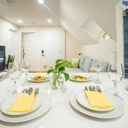 Breezy 3Br Boston Apt - Bathtub, Parking, Tv, Walk To Train 803 *